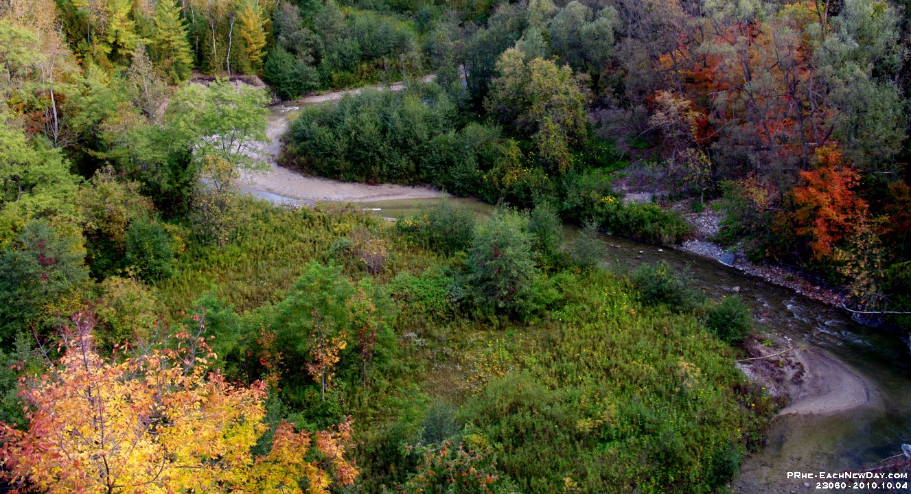 23060RoCrLe - Autumn colours from the Taunton Road bridge over Duffins Creek